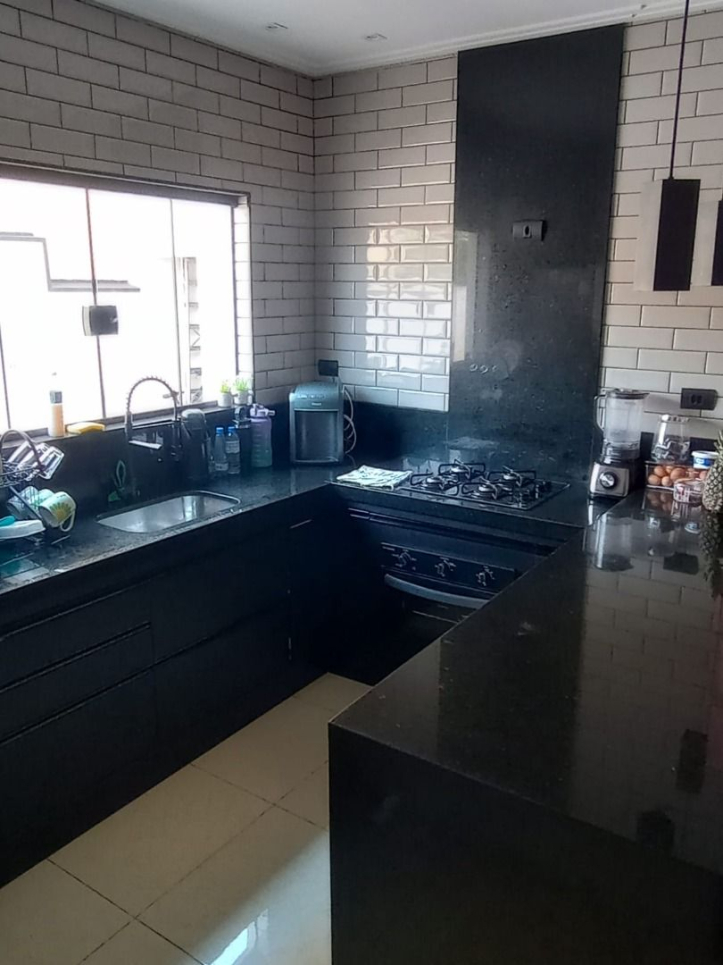 Casa, 3 quartos, 215 m² - Foto 4