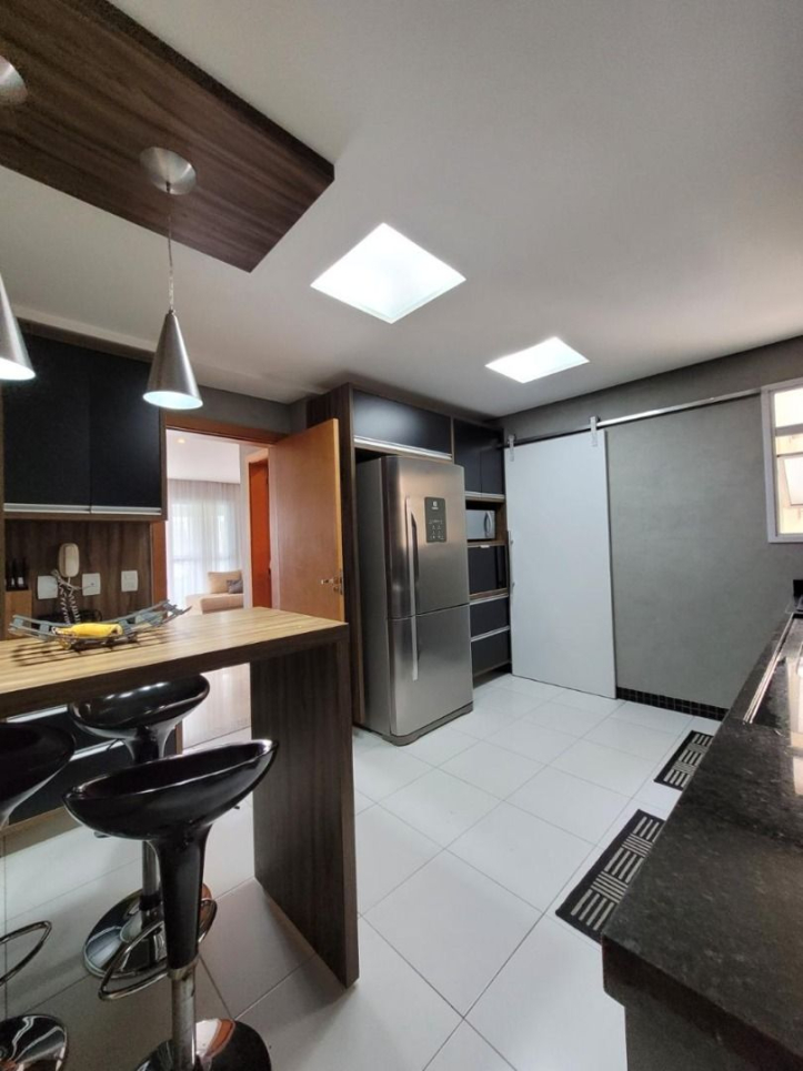 Apartamento à venda com 3 quartos, 172m² - Foto 11