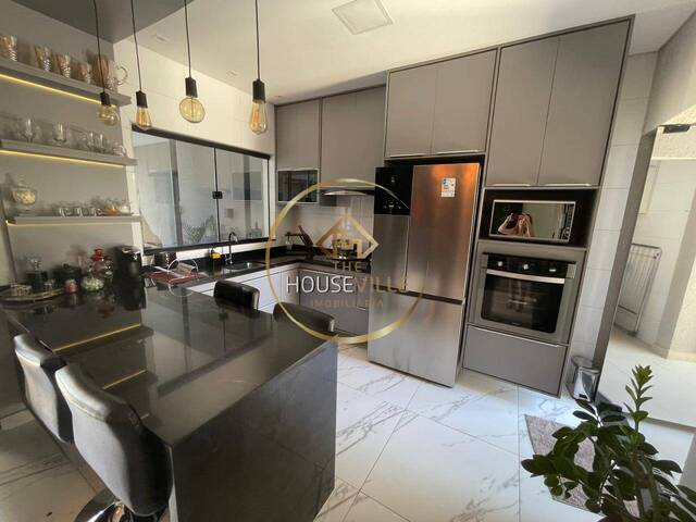 Casa para Venda em São José dos Campos - 3