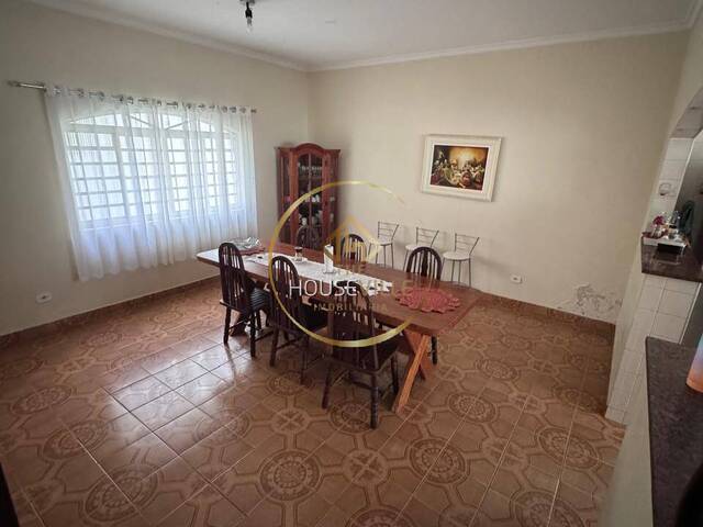 Casa para Venda em São José dos Campos - 3