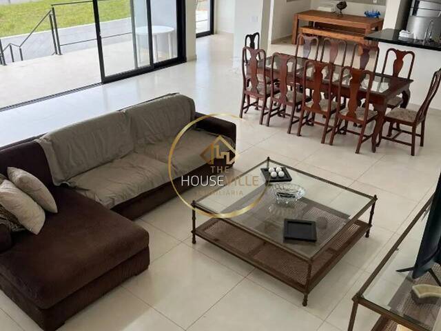 Venda em Condomínio Colinas do Parahyba - São José dos Campos