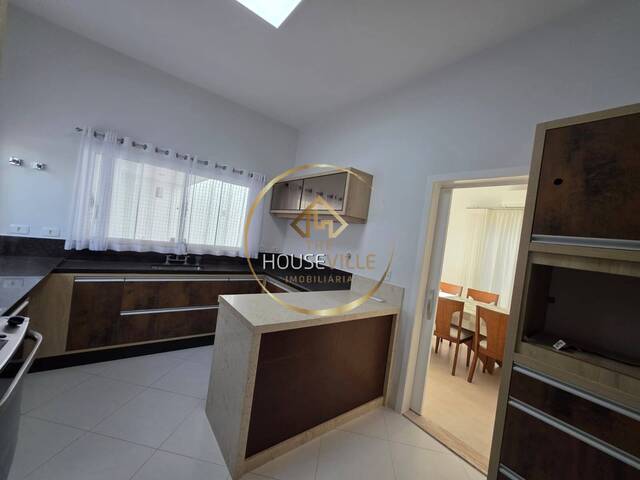 Casa para Venda em São José dos Campos - 4
