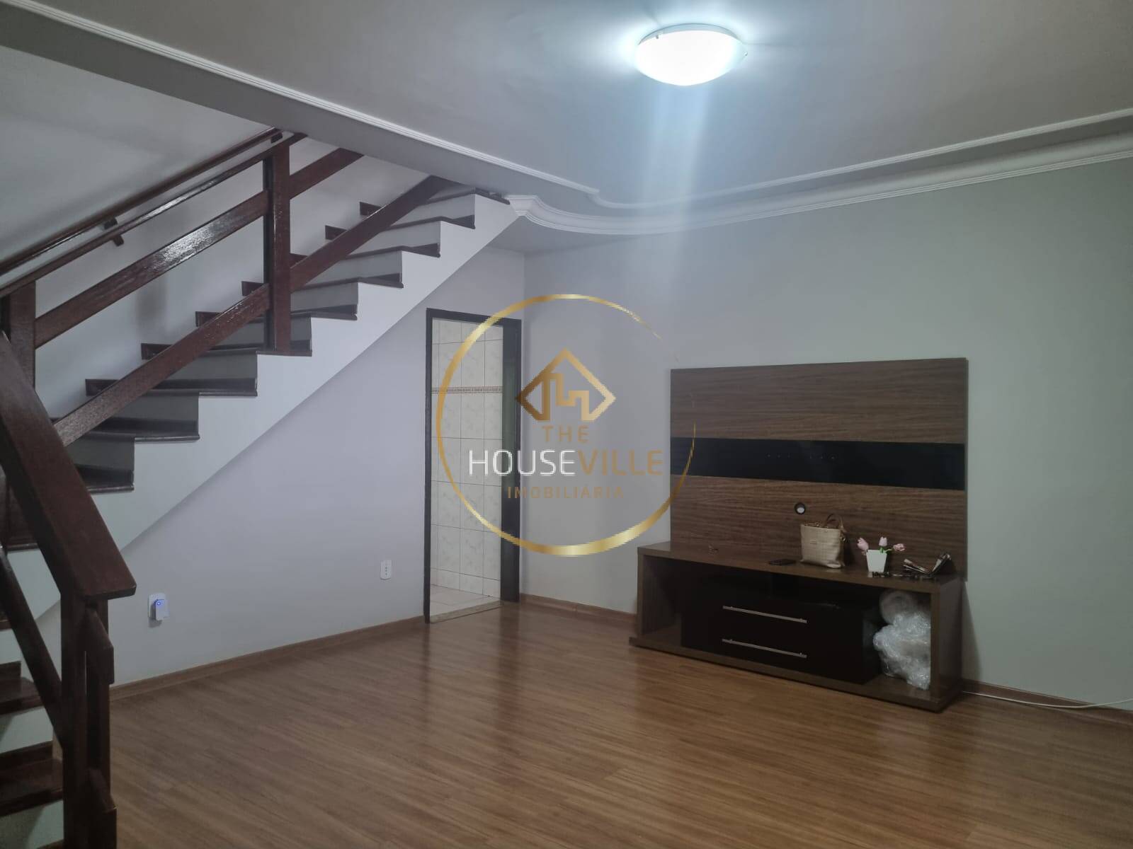Casa à venda com 3 quartos, 102m² - Foto 1