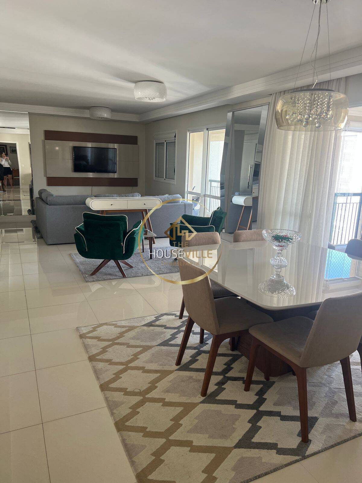 Apartamento à venda com 3 quartos, 196m² - Foto 2