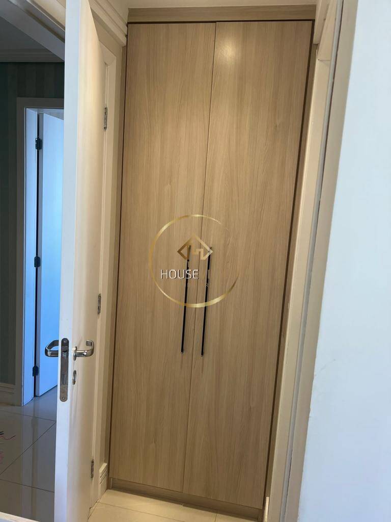 Apartamento à venda com 3 quartos, 196m² - Foto 19