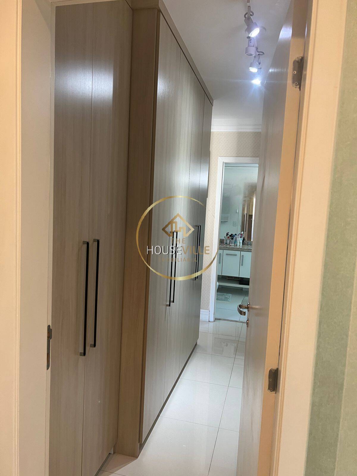 Apartamento à venda com 3 quartos, 196m² - Foto 35
