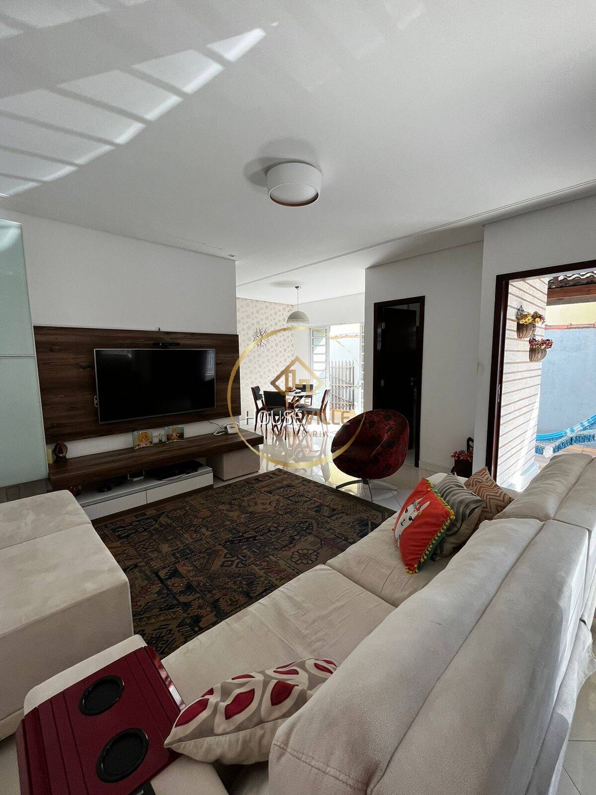 Casa à venda com 3 quartos, 120m² - Foto 1