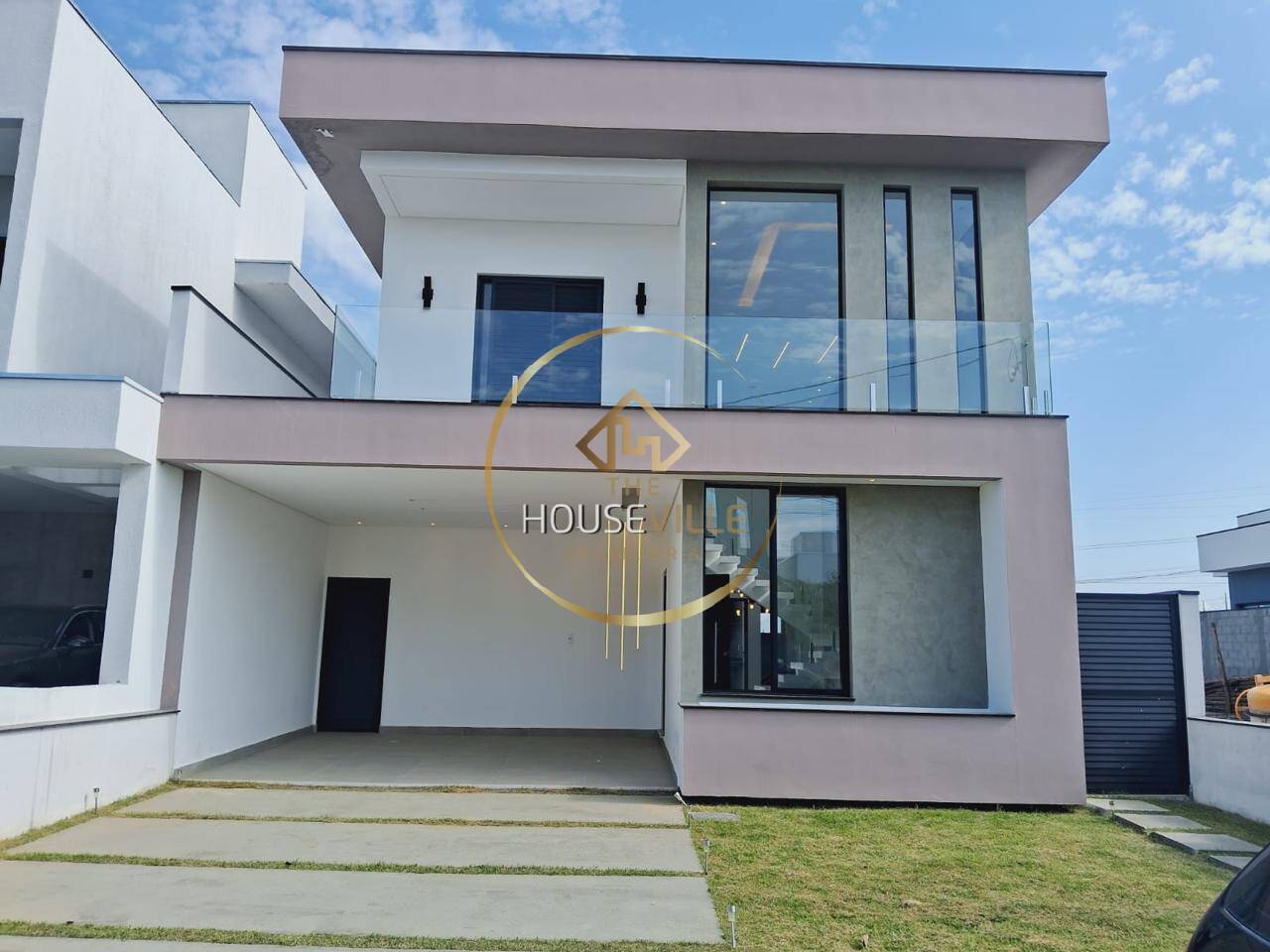 Casa de Condomínio à venda com 3 quartos, 270m² - Foto 1