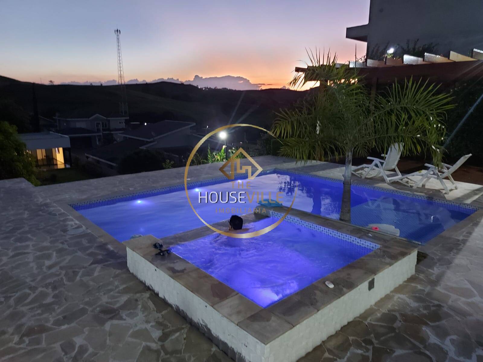 Casa à venda com 3 quartos, 300m² - Foto 4