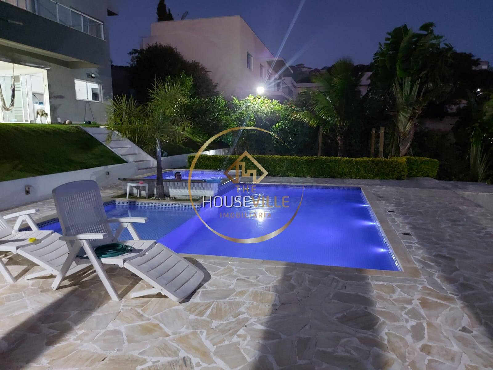 Casa à venda com 3 quartos, 300m² - Foto 3