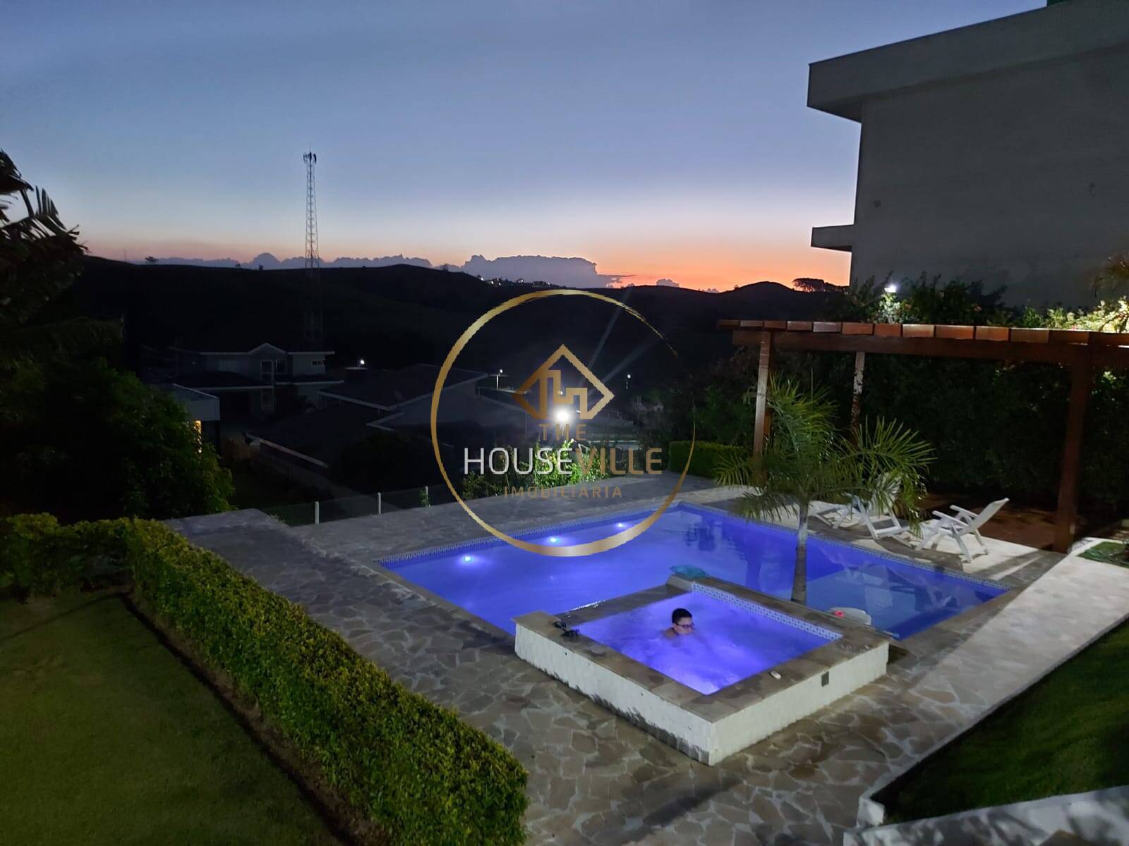 Casa à venda com 3 quartos, 300m² - Foto 8