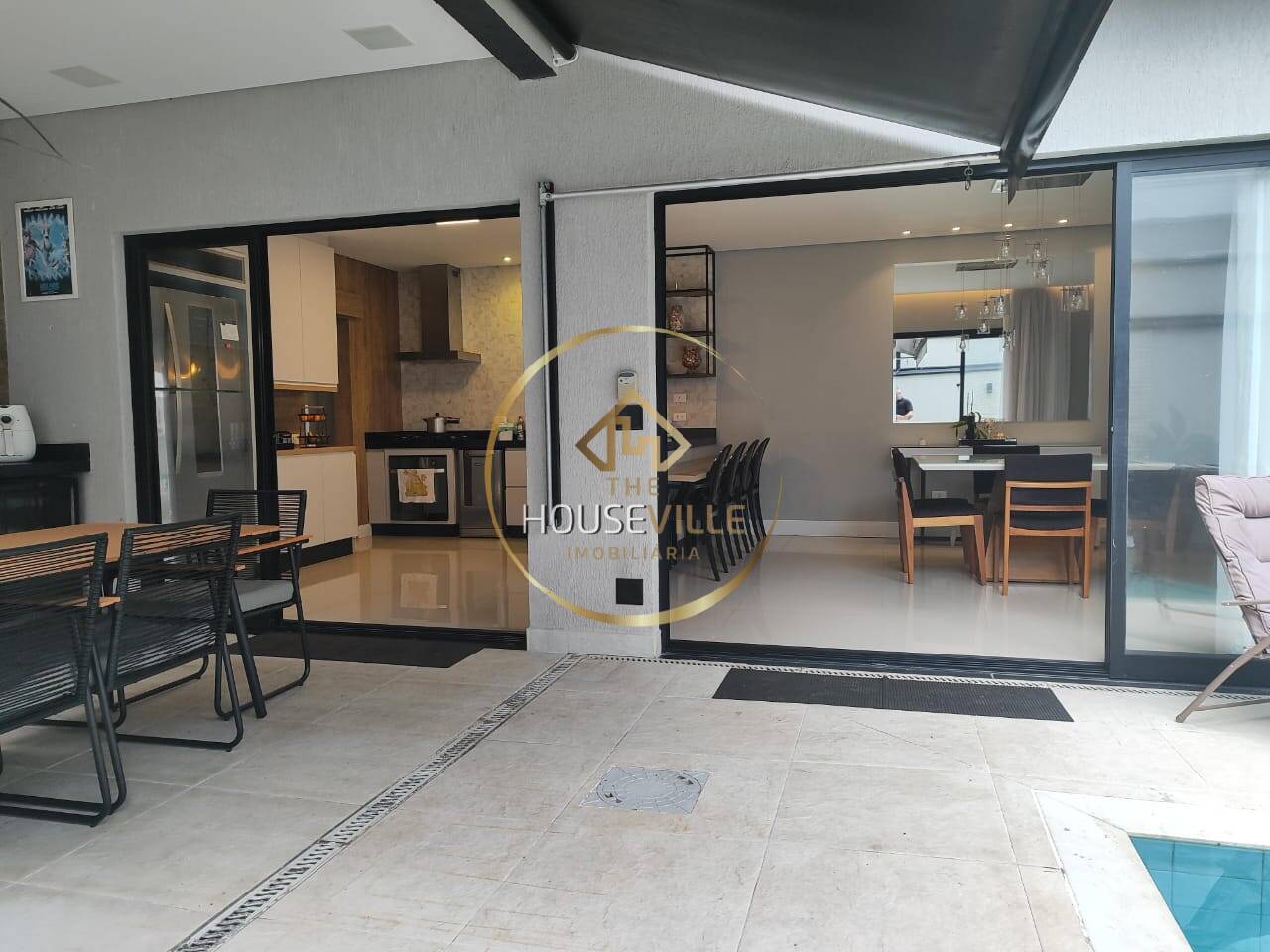 Casa à venda com 3 quartos, 272m² - Foto 4