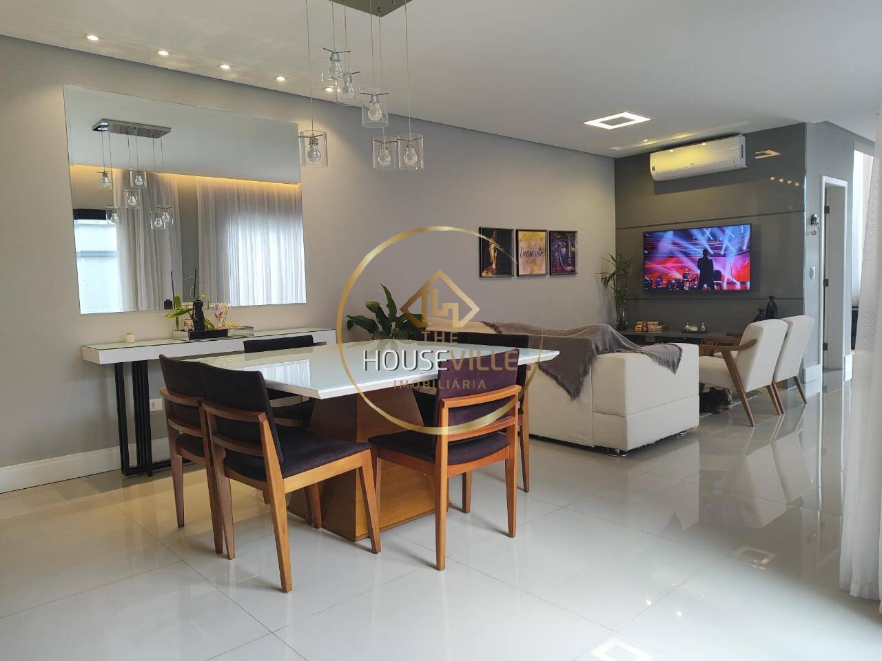 Casa à venda com 3 quartos, 272m² - Foto 1