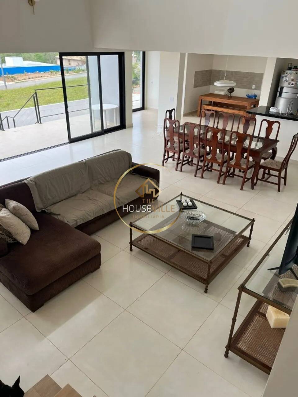 Casa à venda com 4 quartos, 300m² - Foto 1