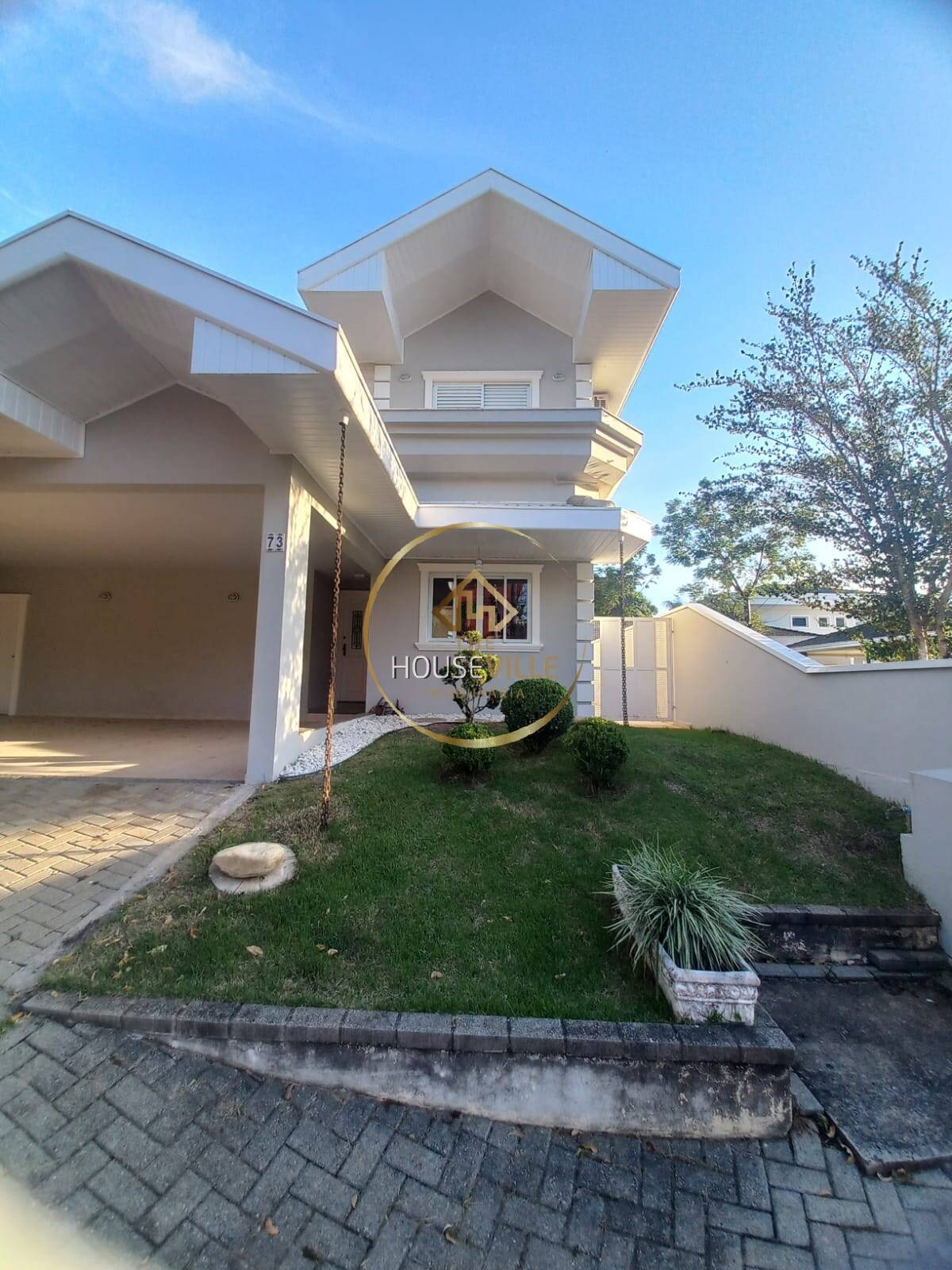 Casa à venda com 4 quartos, 320m² - Foto 1