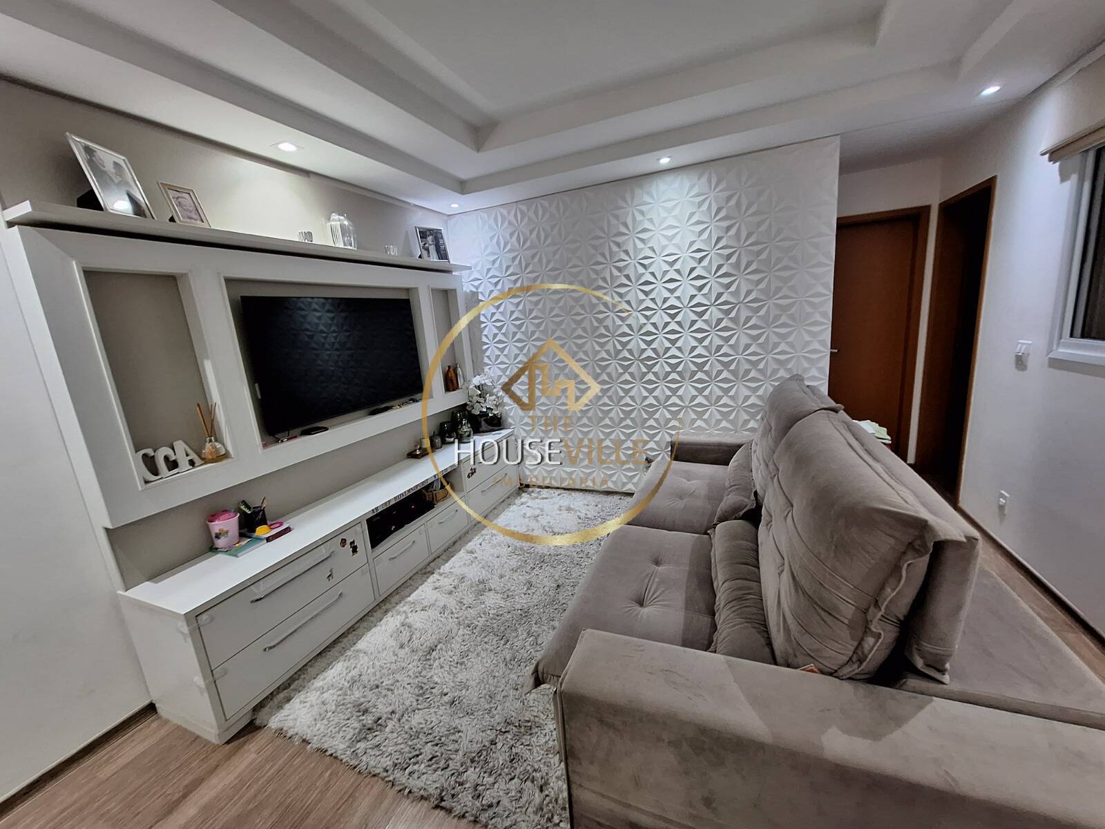 Apartamento à venda com 2 quartos, 70m² - Foto 1