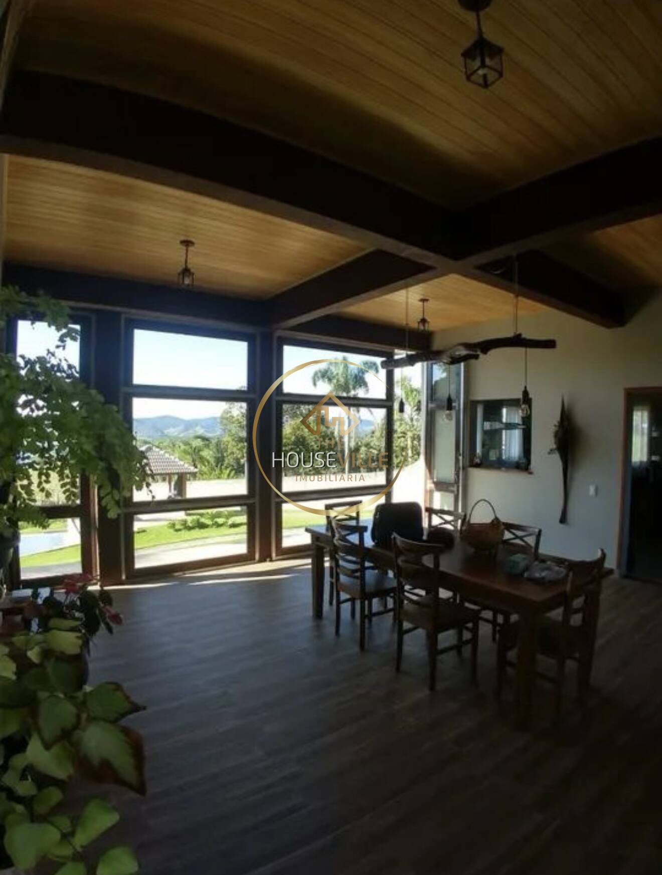 Sobrado à venda com 3 quartos, 360m² - Foto 1