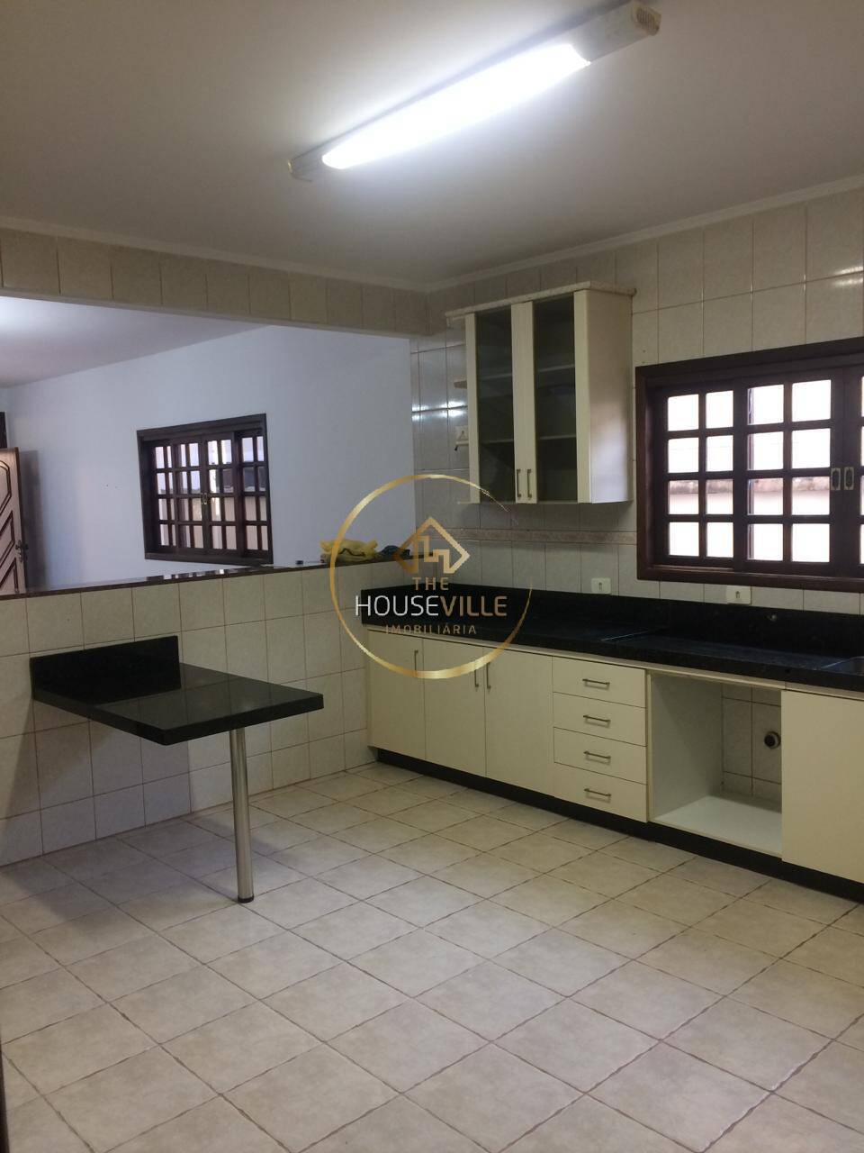 Casa de Condomínio à venda com 3 quartos, 230m² - Foto 2