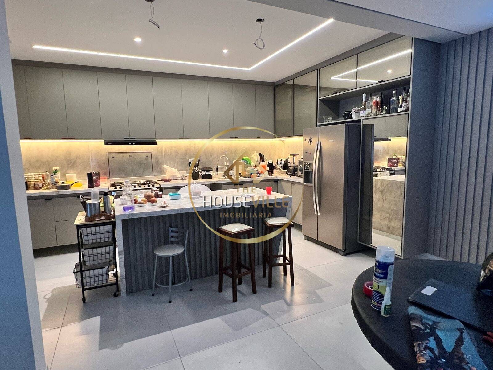 Sobrado, 4 quartos, 268 m² - Foto 1