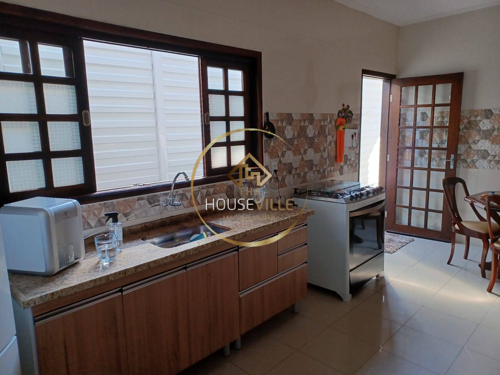 Casa à venda com 4 quartos, 199m² - Foto 3