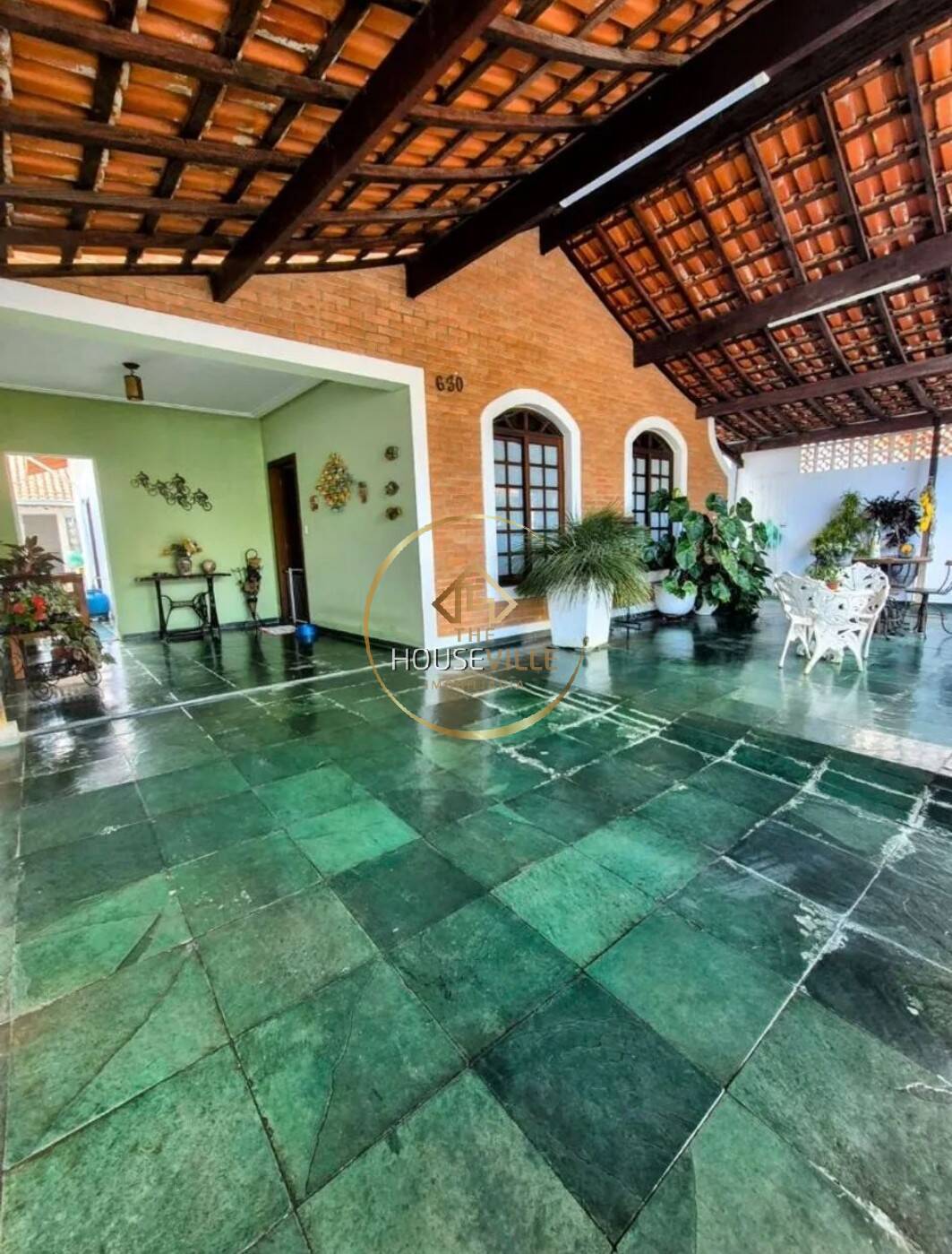 Casa à venda com 4 quartos, 199m² - Foto 1