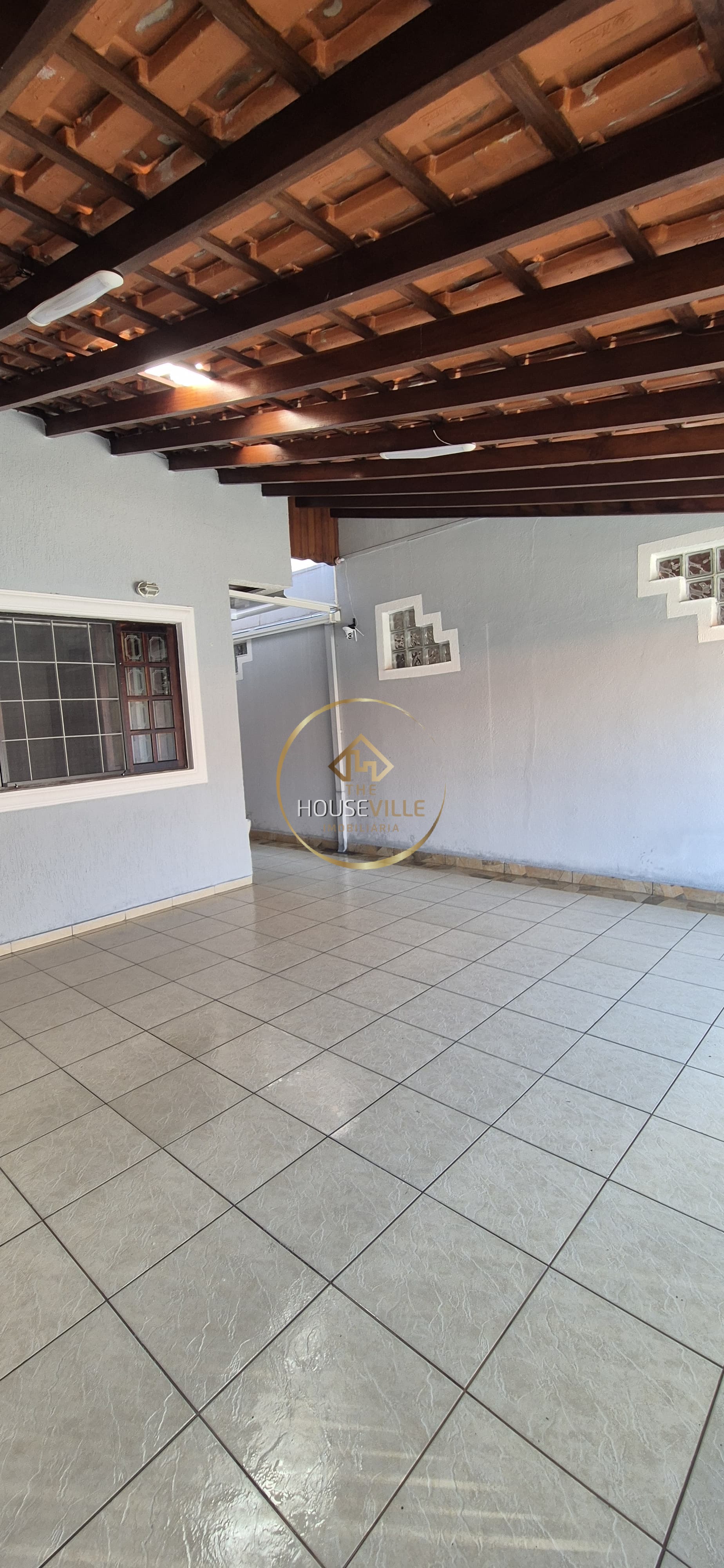 Casa à venda com 2 quartos, 110m² - Foto 1