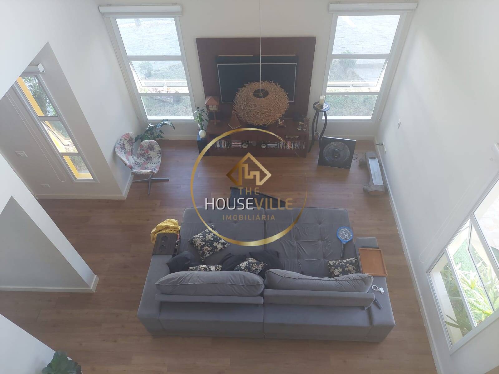 Casa à venda com 2 quartos, 215m² - Foto 1