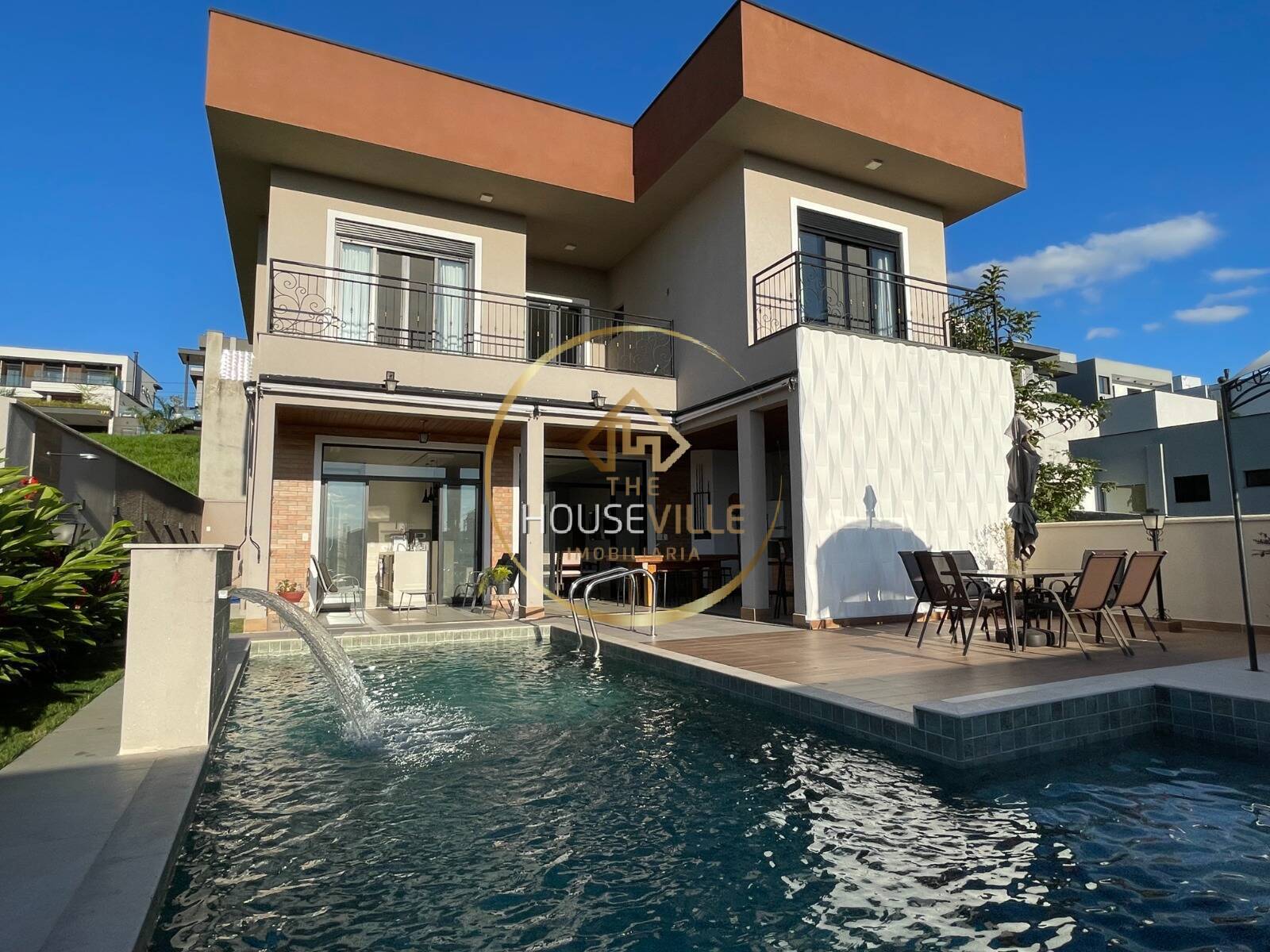 Casa de Condomínio à venda com 4 quartos, 396m² - Foto 1