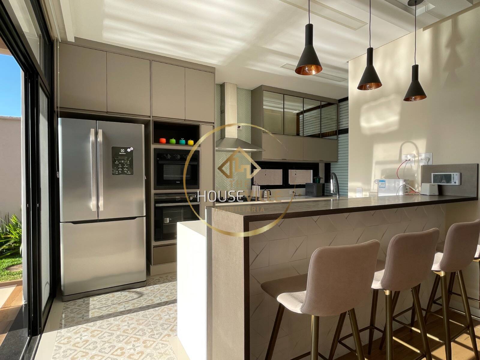Casa de Condomínio à venda com 4 quartos, 396m² - Foto 4