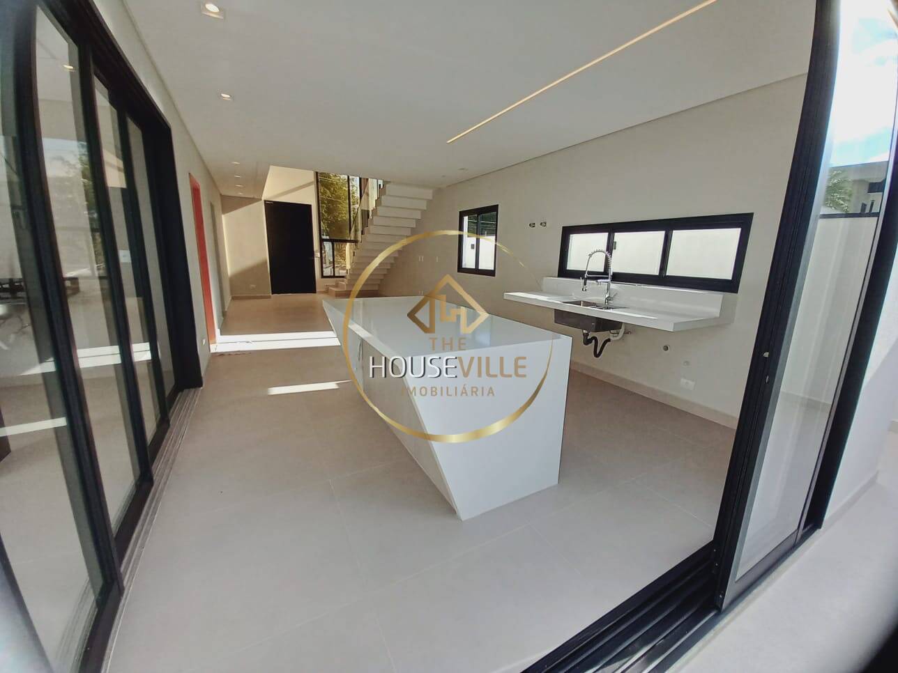 Casa de Condomínio à venda com 3 quartos, 200m² - Foto 1