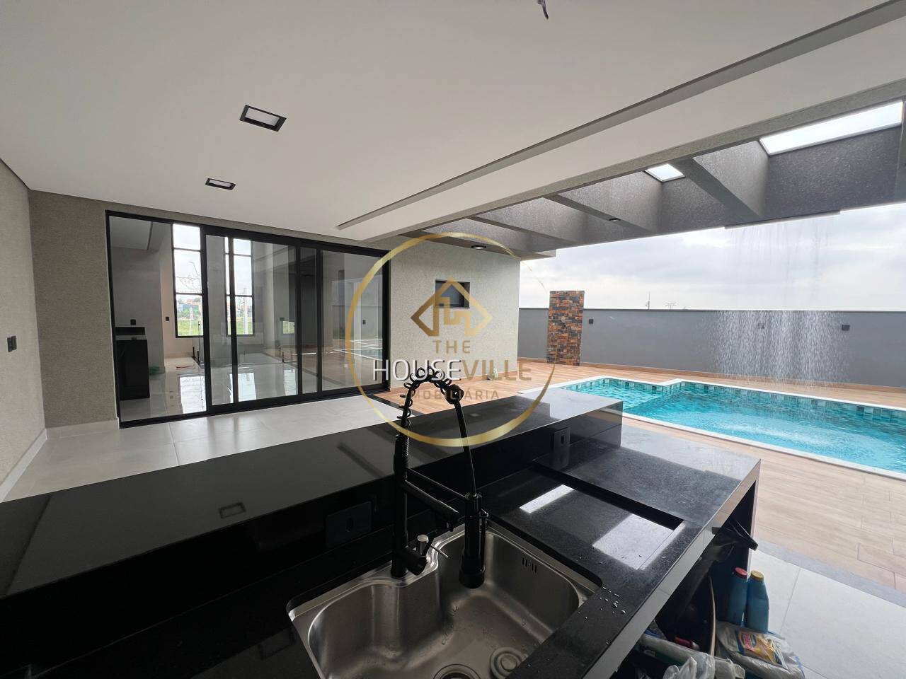 Casa de Condomínio à venda com 3 quartos, 320m² - Foto 4