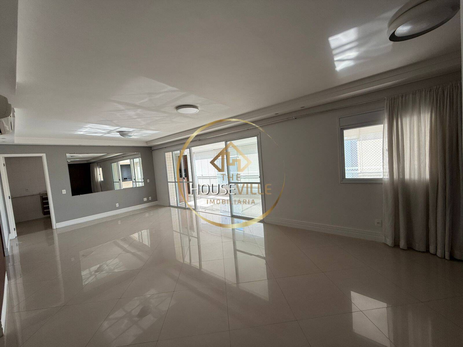 Apartamento para alugar com 3 quartos, 182m² - Foto 4
