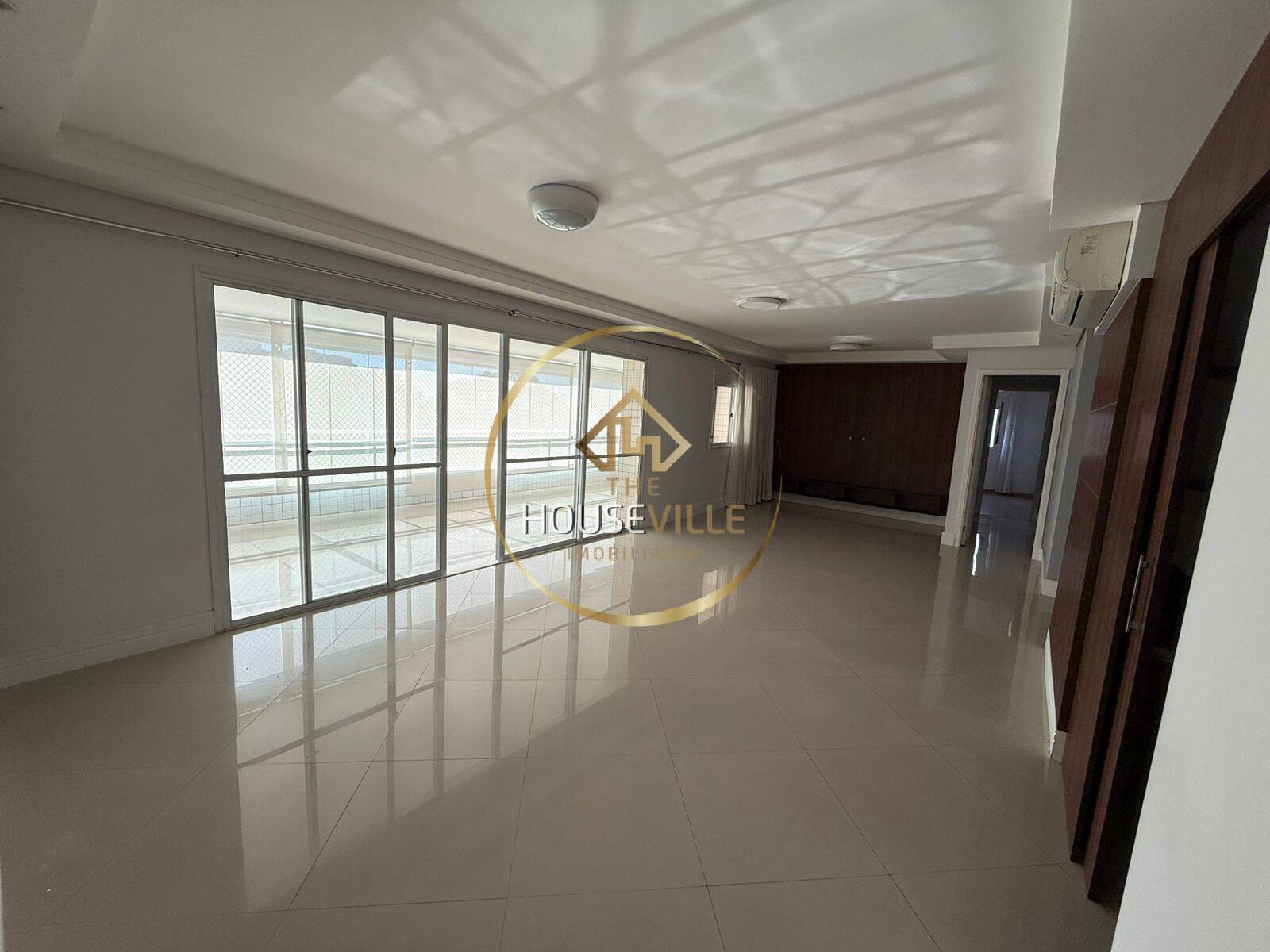 Apartamento para alugar com 3 quartos, 182m² - Foto 2