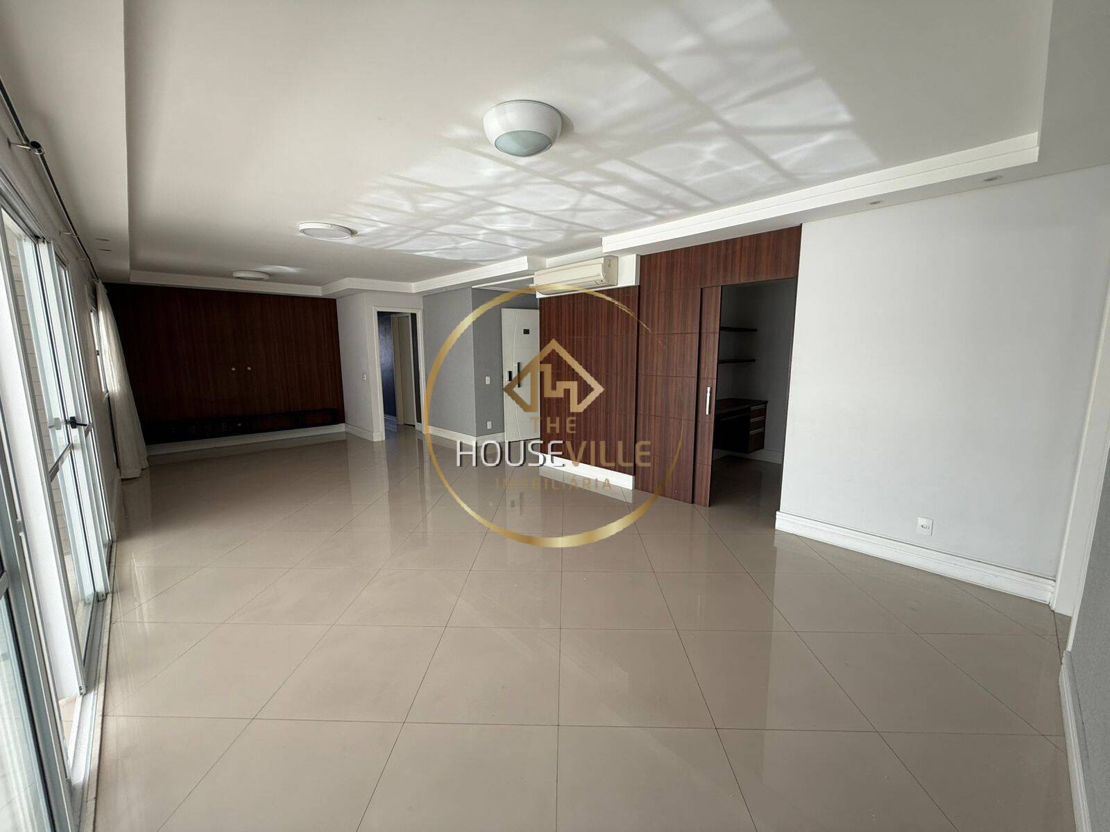 Apartamento para alugar com 3 quartos, 182m² - Foto 11