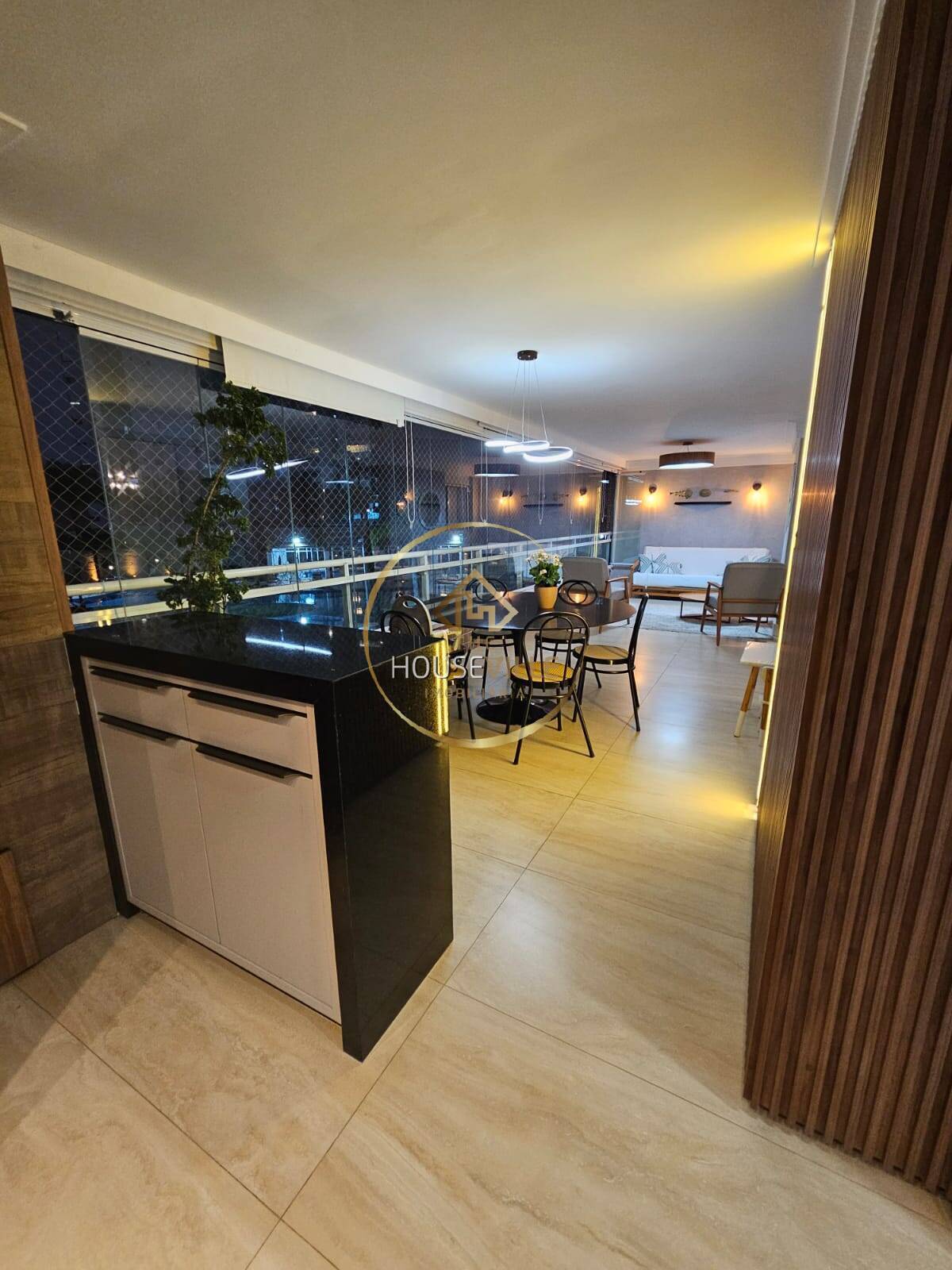 Apartamento à venda com 3 quartos, 182m² - Foto 4
