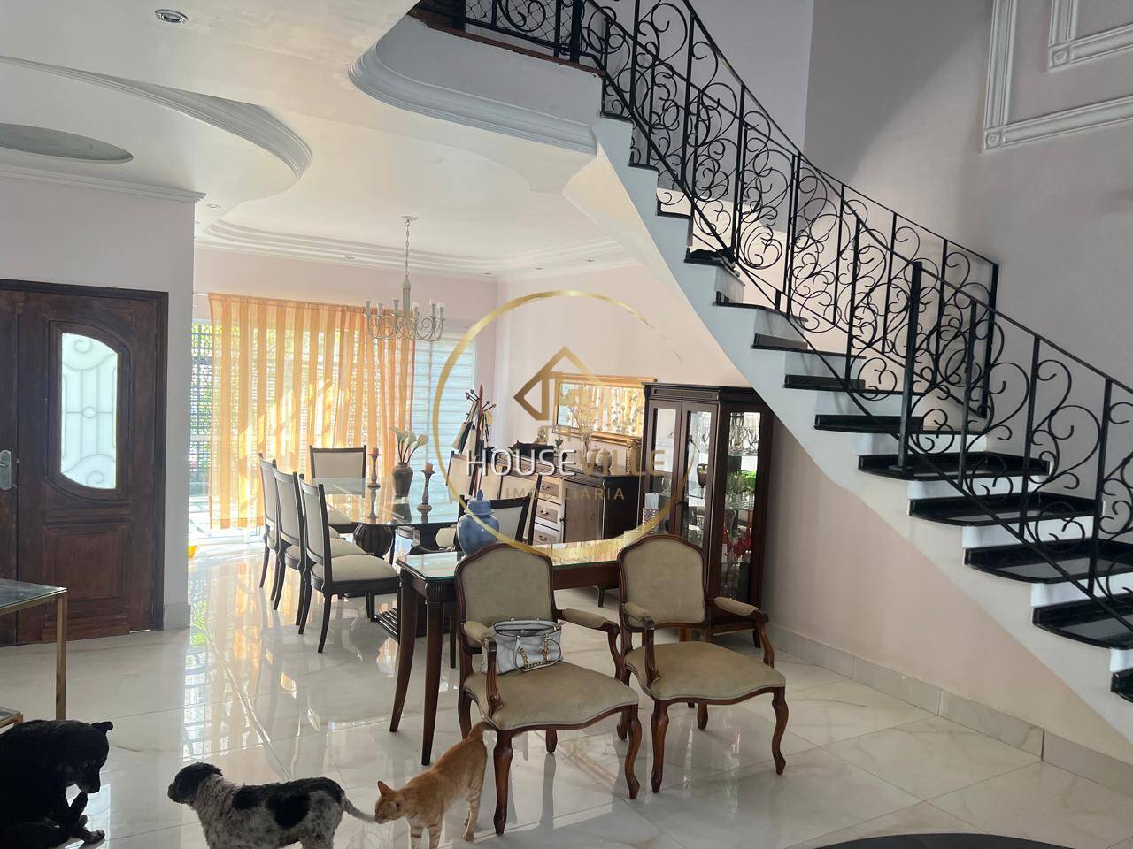 Casa à venda com 4 quartos, 280m² - Foto 1