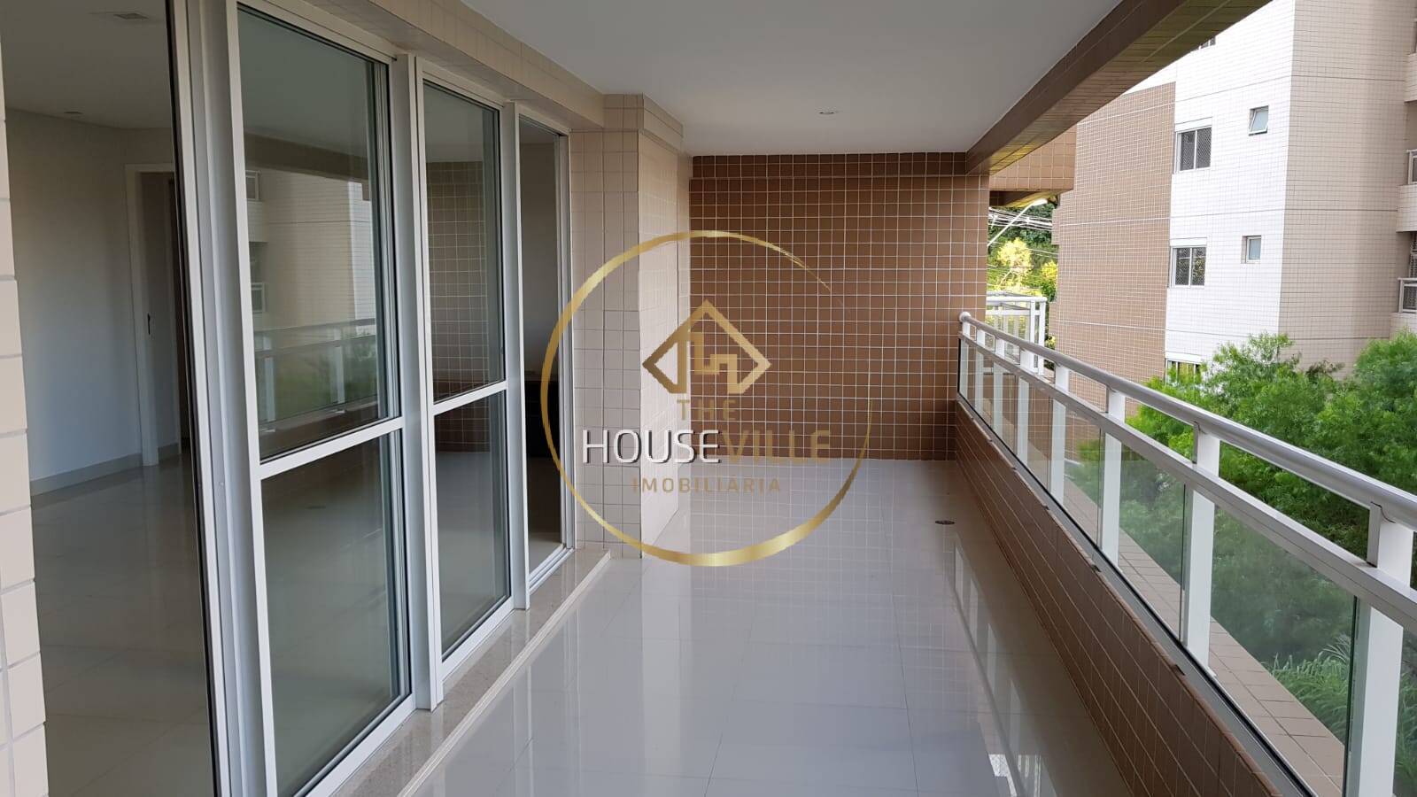 Apartamento à venda com 3 quartos, 147m² - Foto 1