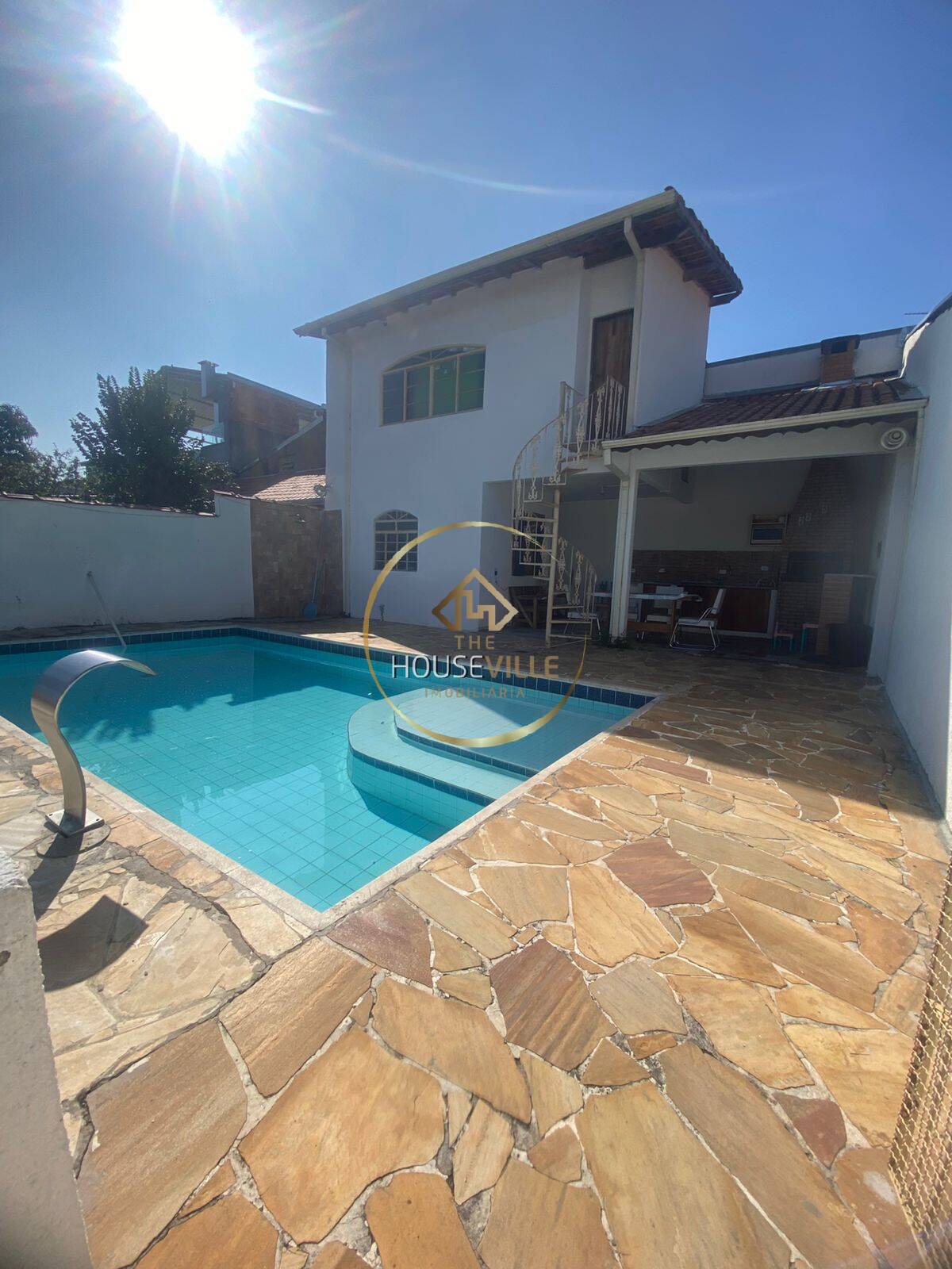 Casa à venda com 2 quartos, 184m² - Foto 1