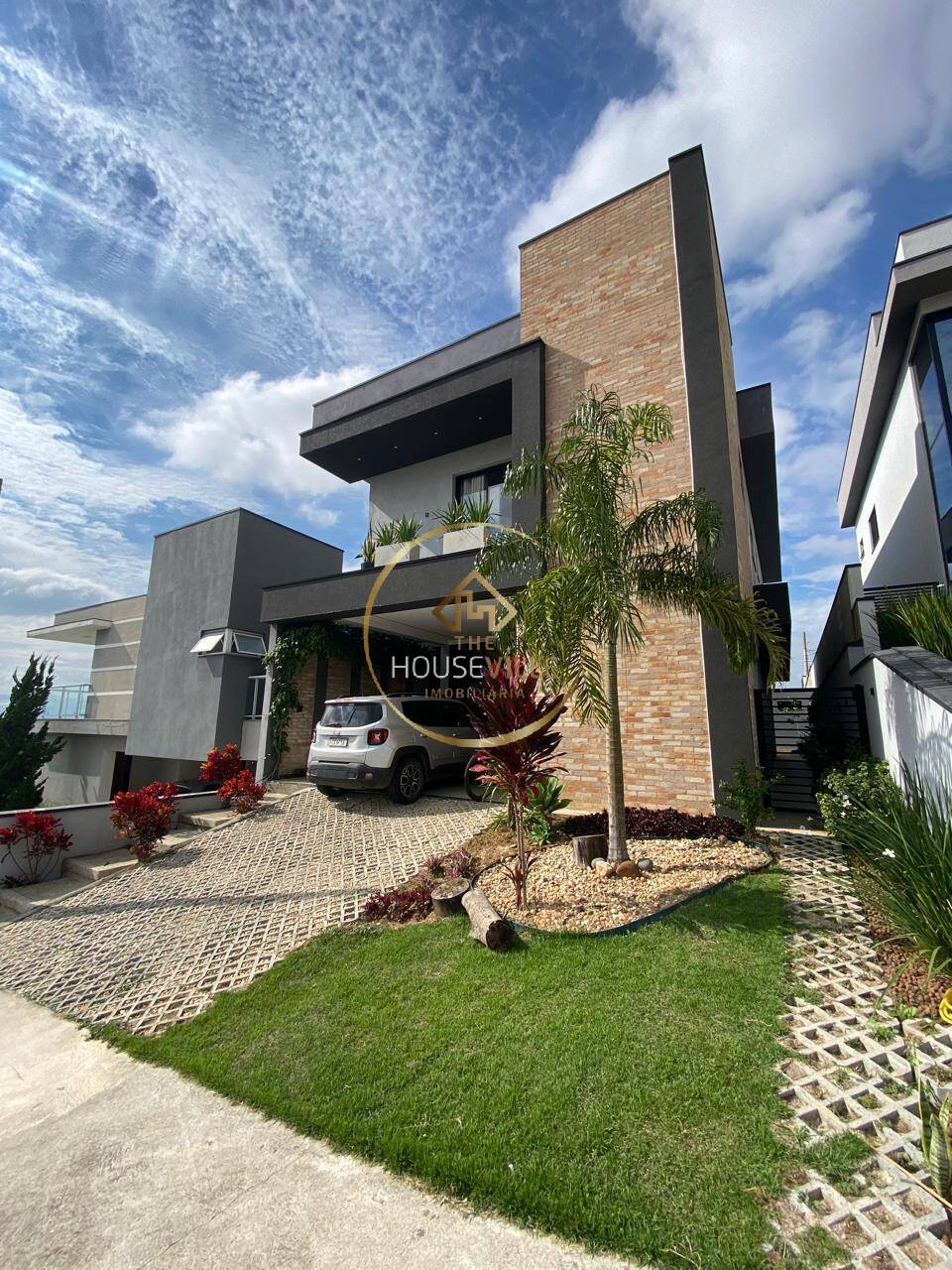 Casa de Condomínio à venda com 3 quartos, 244m² - Foto 1