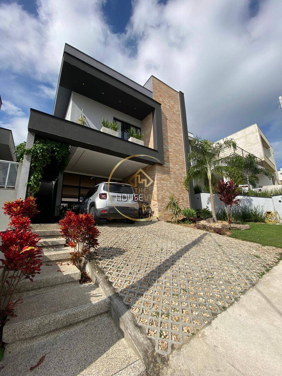 Casa de Condomínio à venda com 3 quartos, 244m² - Foto 2