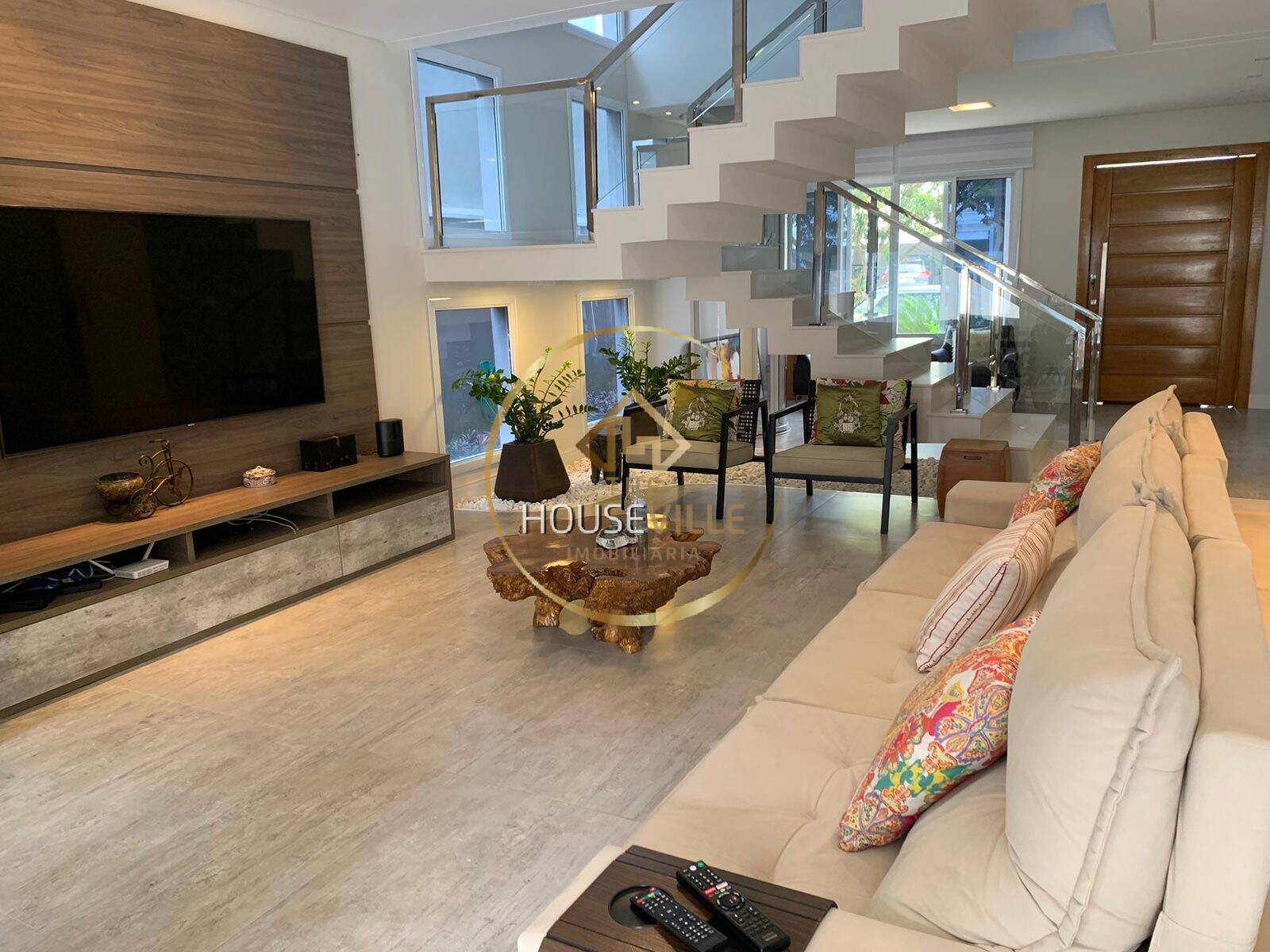 Casa à venda com 5 quartos, 350m² - Foto 1
