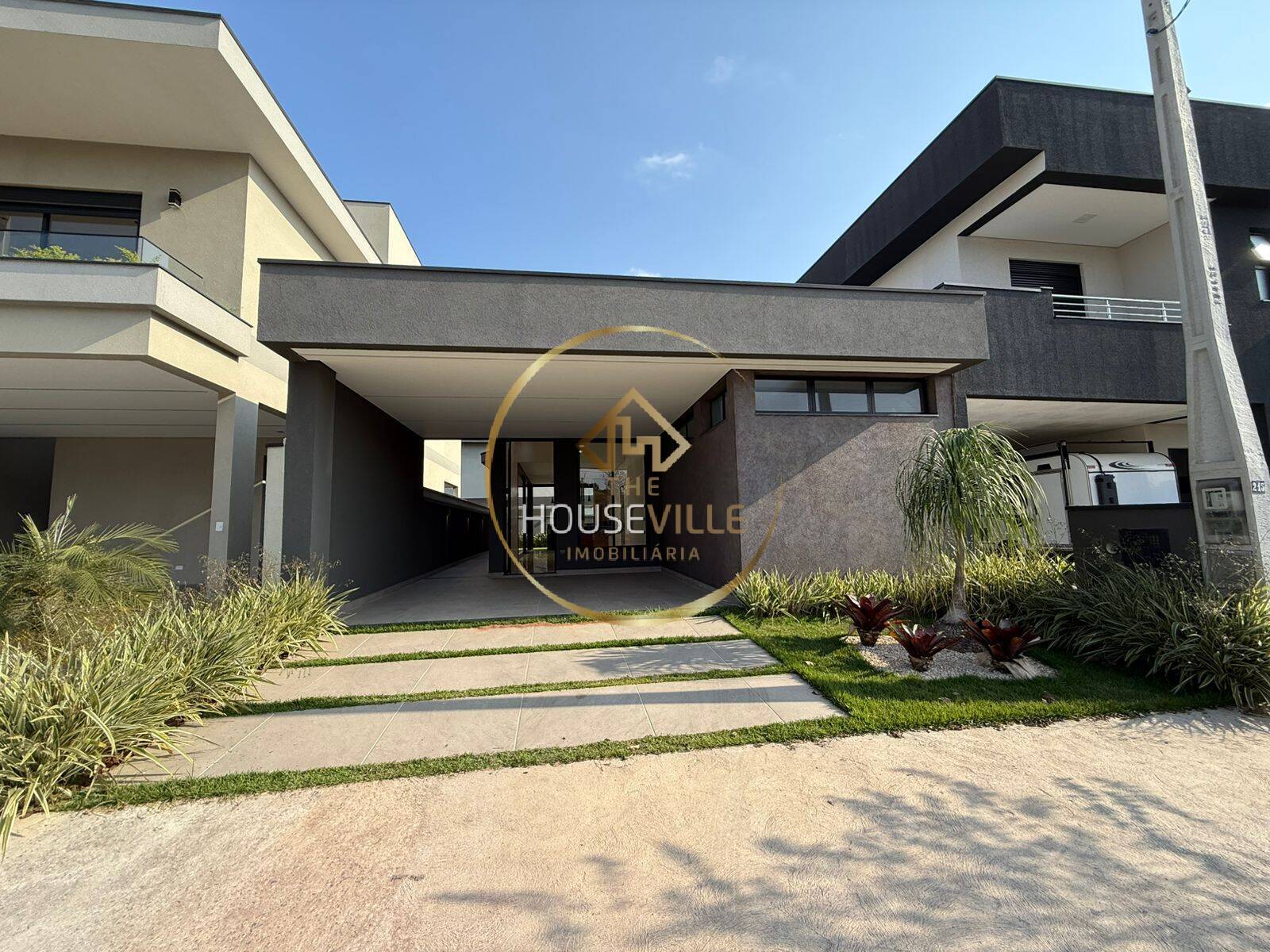 Casa de Condomínio à venda com 3 quartos, 200m² - Foto 1
