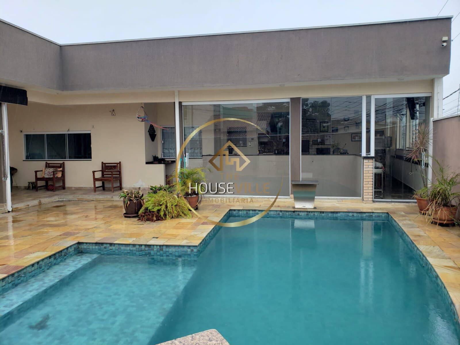 Casa de Condomínio à venda com 3 quartos, 231m² - Foto 1