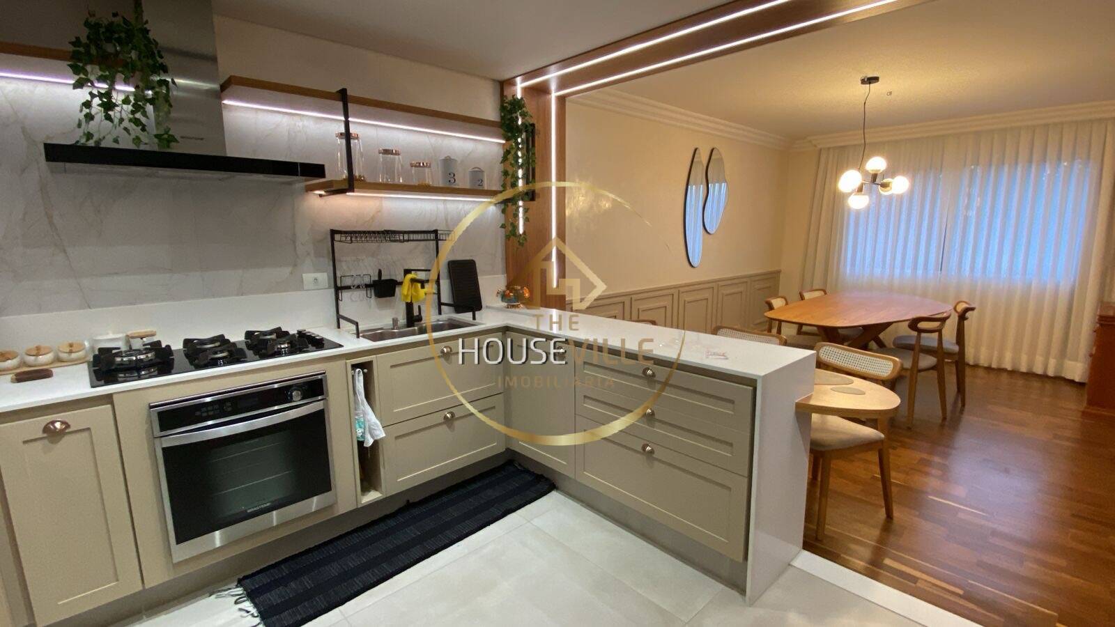 Apartamento à venda com 4 quartos, 247m² - Foto 1