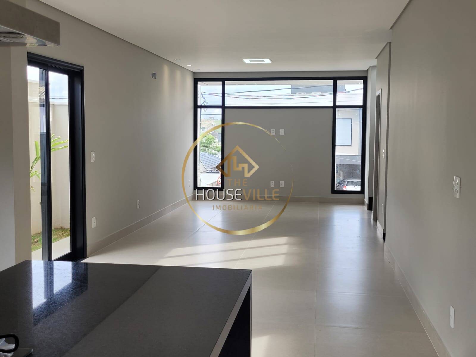 Casa de Condomínio à venda com 4 quartos, 263m² - Foto 3