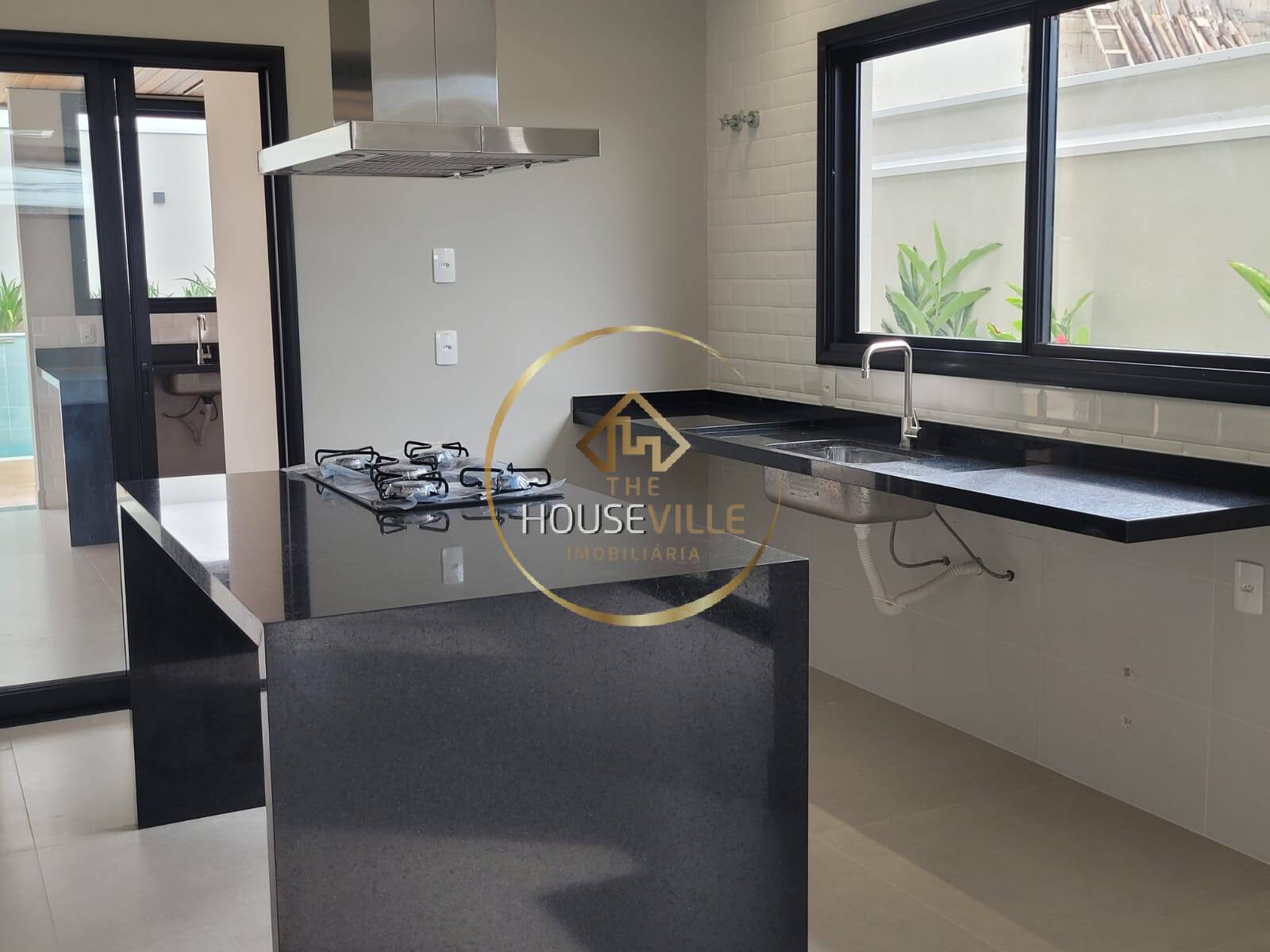 Casa de Condomínio à venda com 4 quartos, 263m² - Foto 4