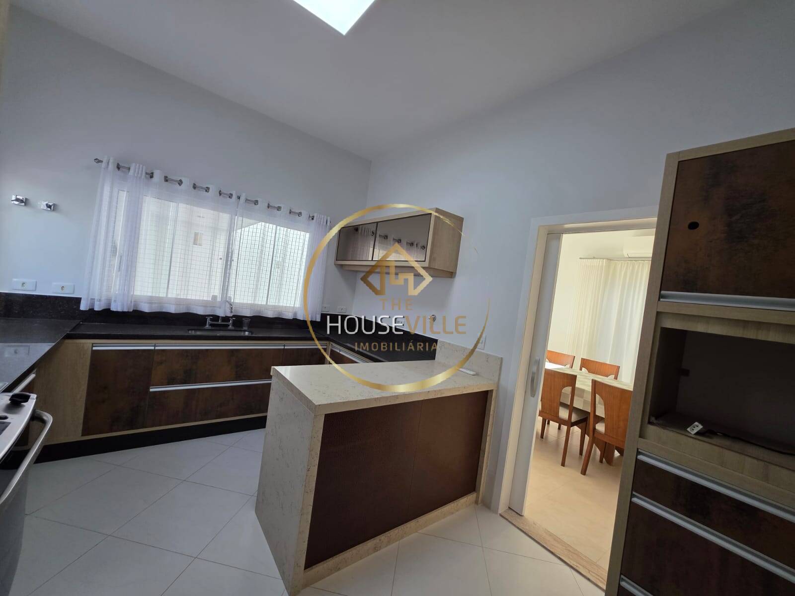 Casa de Condomínio à venda com 4 quartos, 245m² - Foto 3