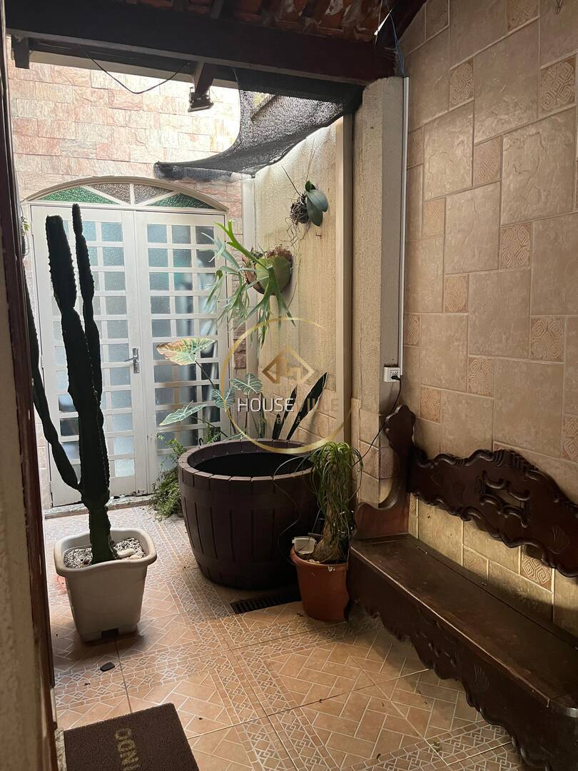 Casa à venda com 4 quartos, 121m² - Foto 10