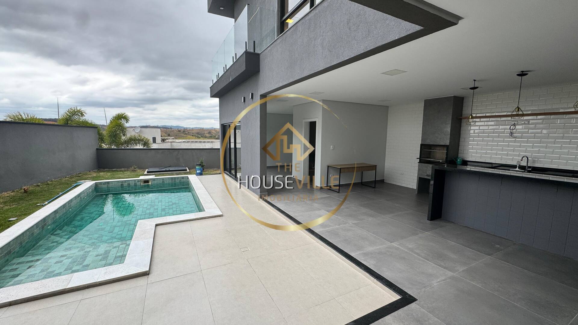 Casa de Condomínio para alugar com 3 quartos, 280m² - Foto 1