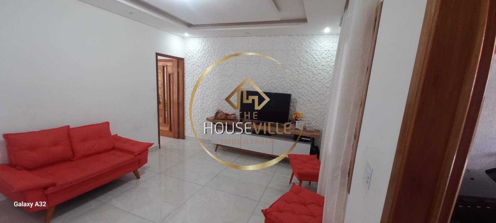 Casa à venda com 3 quartos, 133m² - Foto 1